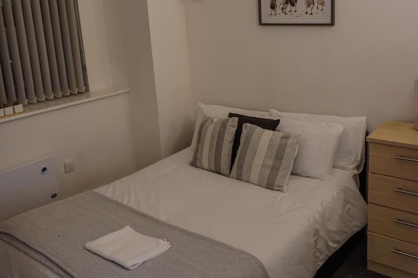 Apartment Centre Chic With 2 Bedrooms *