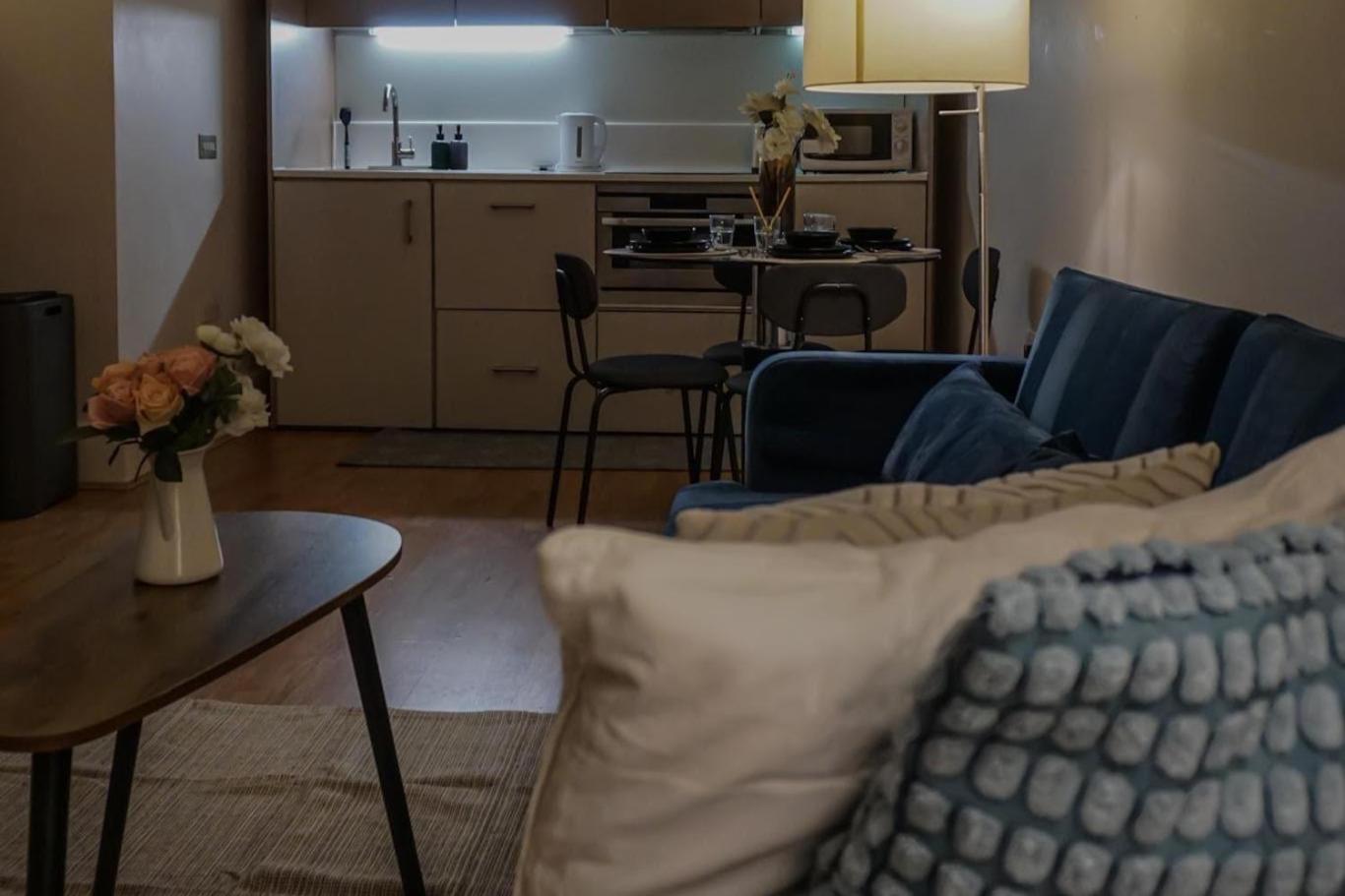 Centre Chic With 2 Bedrooms *