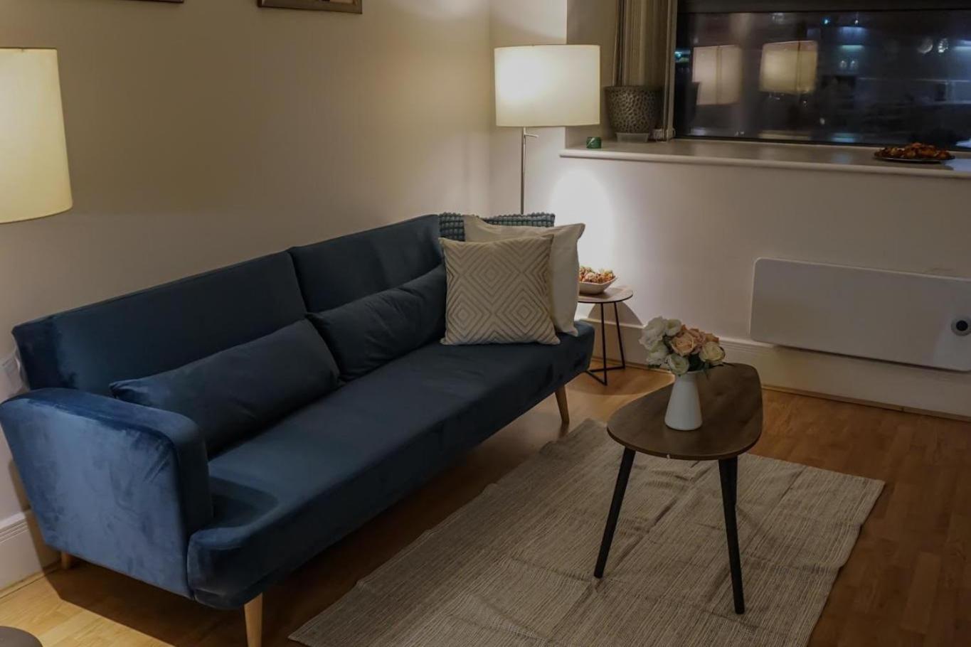 Centre Chic With 2 Bedrooms *