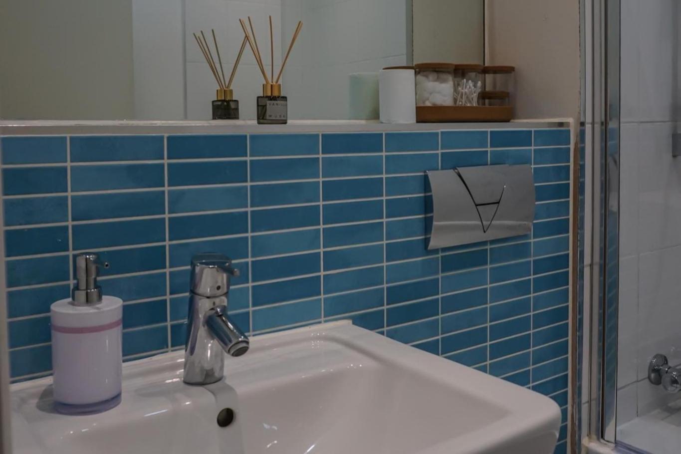 Apartment Centre Chic With 2 Bedrooms *