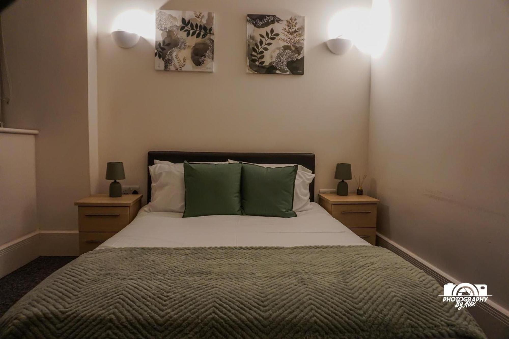 Centre Chic With 2 Bedrooms Birmingham