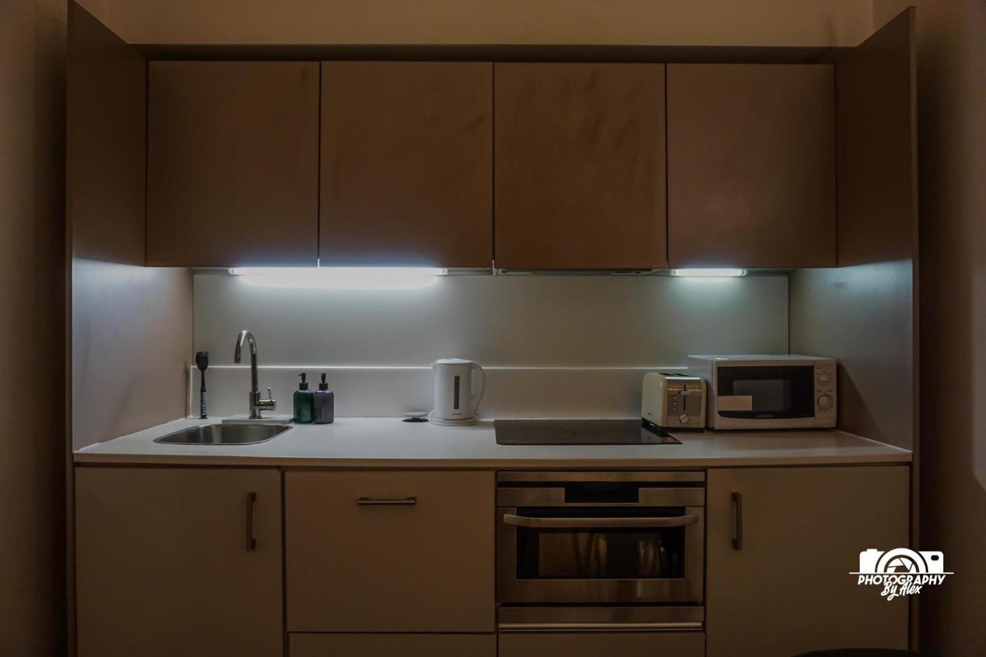 Apartment Centre Chic With 2 Bedrooms *